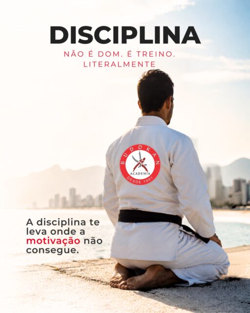 A motivação pode até dar o primeiro passo, mas é a disciplina que mantém você no caminho. 🥋Cada treino fortalece o corpo, desenvolve a mente e ensina a não desistir diante das dificuldades. Venha treinar com a gente!