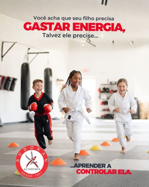 Seu filho não precisa apenas gastar energia. Ele pode aprender disciplina, foco, respeito e autocontrole enquanto se diverte. 🥋Na Budokan, cada treino contribui para o desenvolvimento dentro e fora do tatame.